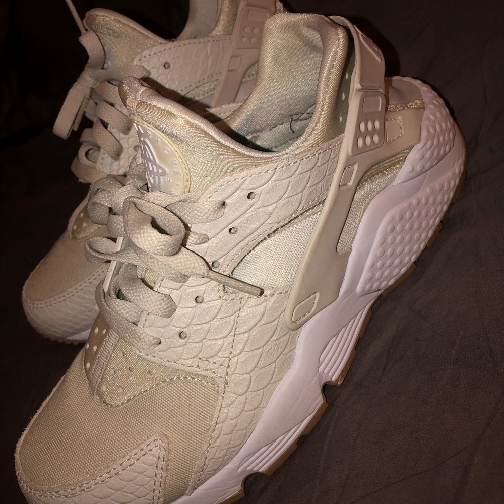 NIKE AIR HUARACHE